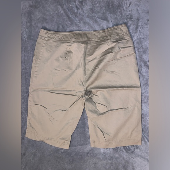 Tribella Sport khaki knee length shorts size 8 - Picture 3 of 3